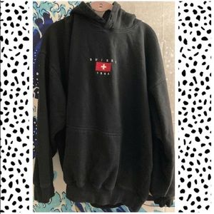 ✨𝕊𝕦𝕚𝕤𝕤𝕖 ℂ𝕙𝕣𝕚𝕤𝕥𝕪 ℍ𝕠𝕠𝕕𝕚𝕖✨